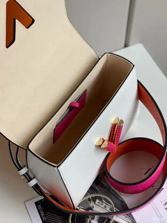 VUITTON TWIST LOUIS MM 0503